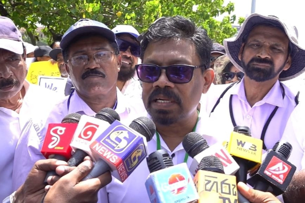 ஓய்வுபெற்ற அரச அதிகாரிகள் முன்னெடுத்துள்ள பாரிய போராட்டம் | Retired Government Officers Protest At Galle Face