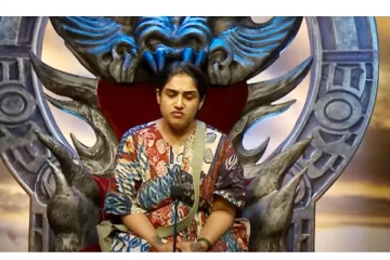 பிக்பாஸ் வீட்டைவிட்டு வெளியேறிய வனிதா - நடந்தது என்ன? அதிர்ச்சியில் ரசிகர்கள்