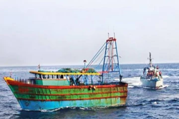 யாழ்ப்பாண கடற்பரப்பில் சட்டவிரோத மீன்பிடி: இந்திய கடற்றொழிலாளர்கள் மீது குற்றச்சாட்டு