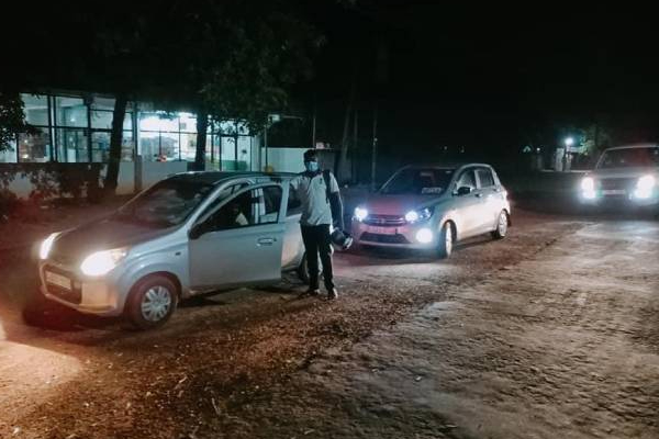 இரவுவேளை ஊடகவியலாளரின் வீட்டின் மீது தாக்குதல் நடத்திய இனம் தெரியாத குழு! | Unidentified Group Raided Journalist S House