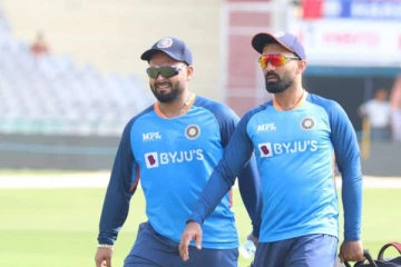 தினேஷ் கார்த்திக்கு போட்டியாக இருந்த ரிஷப் பண்ட்! உலகக் கோப்பையை தவற விடுகிறார்