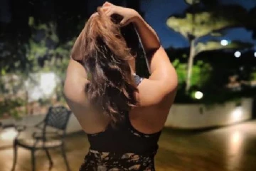 இரவு பார்ட்டியில் போதையில் குத்தாட்டம் போடும் கருப்பழகி நடிகை!! வாய்ப்பில்லாமல் இப்படியொரு நிலையா..