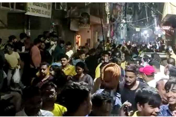 டெல்லி உள்ளிட்ட வடமாநிலங்களை உலுக்கிய நிலநடுக்கம் - அலறிய மக்கள் - தமிழ்நாடு