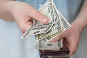 10,000 டொலர்களை நண்பர்களுக்கு தானம் செய்த சிறுமி!