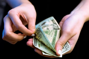 நாட்டுக்கு வந்த ரஷ்ய பிரஜைகள் அடிதடி