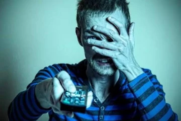 இருட்டு அறையில் தனியாக 13 பேய் படங்களை பார்த்தால் பரிசு! பிரபல நிறுவனத்தின் அறிவிப்பு