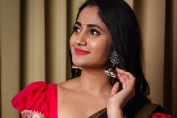 ரோஸ் மில்க் நிற உடையில் இளசுகளின் மனசை அள்ளும் லொஸ்லியா! என்ன ஒரு அழகு?