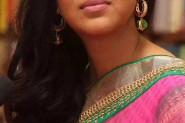 6 தலைமுறைக்கு சொத்து சேர்த்த 52 வயது நடிகை!! இன்னும் சிங்கிள் தான்..