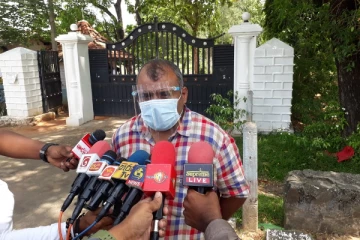 அநுராதபுரம் சிறையிலுள்ள அரசியல் கைதிகளைச் சந்தித்த கஜேந்திரன் எம்.பி.