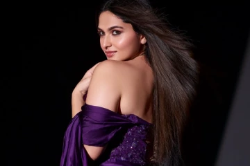 சென்சேஷன் நடிகை கயாடு லோஹர் லேட்டஸ்ட் ட்ரெண்டி போட்டோஷூட்