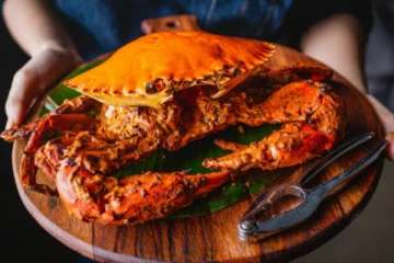 1 நண்டு ரேட் ரூ.56,000; இவ்வளவு பில்லா? பதறிய பயணி - உணவகத்தின் பதில் என்ன தெரியுமா?