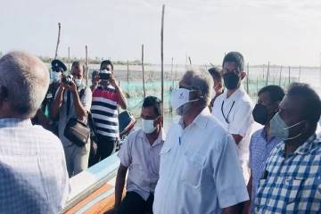 கௌதாரிமுனை பகுதிக்கு அமைச்சர்  டக்ளஸ் திடீர் விஜயம்