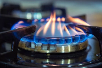 எரிவாயு அடுப்பு வெடித்ததில் பீதியடைந்த யுவதியின் விபரீத முடிவு!