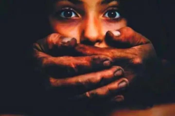 பிறந்தநாள் பார்ட்டியில் சிறுமிக்கு கூல்ட்ரிங்ஸில் மயக்கமருந்து: 20 வயது இளைஞரிடம் துடிதுடித்த கொடுமை