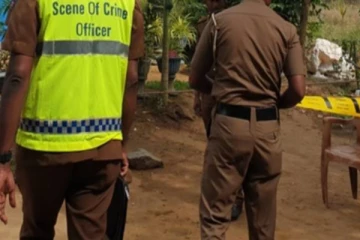 பொலிஸ் உடையில் கொள்ளையடிக்க வந்த கும்பல் ; பெண் உள்ளிட்ட பலர் கைது