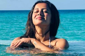 செம மாடர்ன் உடைகளில் கலக்கும் தொகுப்பாளினி அஞ்சனா புகைப்படங்கள்