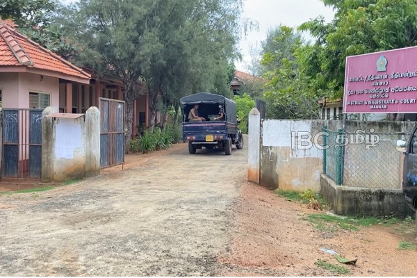 சட்டவிரோதமாக இந்தியா செல்ல முயற்சித்த இலங்கையர்கள் 5 பேர் கைது | 5 Sri Lankans Arrested For Trying To Go To India