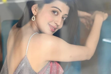 கிளாமர் உடையில் ப்ரணிதா.. லேட்டஸ்ட் ஸ்டில்கள்