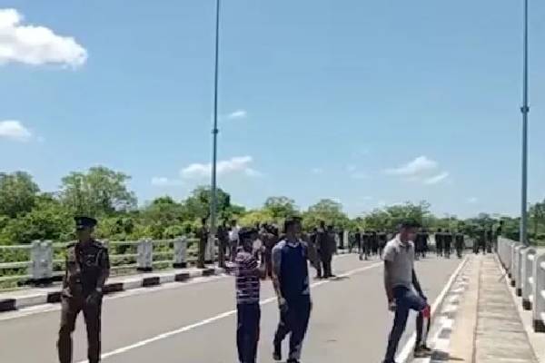 இராணுவப் படையினர் இருவர்  விமானப்படை இருவர்  அதிரடி கைது! | Only Two Army Soldiers And Air Force Officers