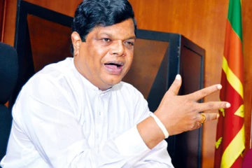 ரிஷாட் வீடு வேண்டாம்; அரசிடம்  கையளித்தார் பந்துல