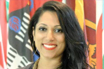 "අපි හරිම දුප්පත්, මට අවුරුදු 16 දී මගේ මව තනි වූ මවක්" යුද්ධයේදී රට හැර ගොස් ඇමෙරිකාව දිනූ අපේ යුවතිය