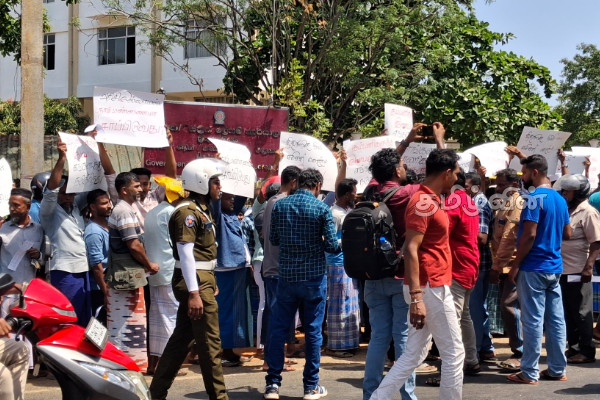 முத்துநகர் மக்களின் காணிகளை அபகரிக்க வேண்டாம்: திருகோணமலையில் போராட்டம் | Muthunagar Peoples Protest In Trincomalee