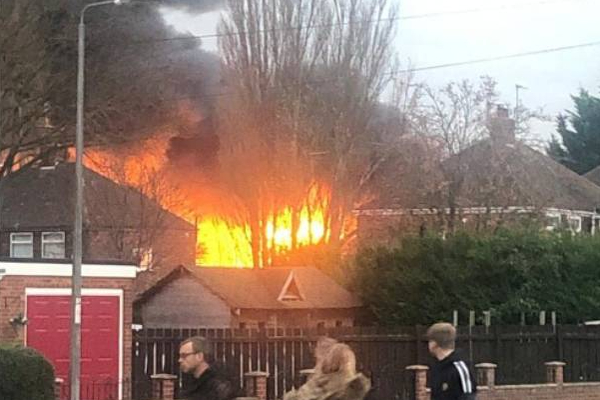 சற்றுமுன்னர் பிரித்தானியாவில் பயங்கர சம்பவம்: வெளியேறிய மக்கள் | Fire Accident In Britain People Leaving சற்றுமுன்னர் பிரித்தானியாவில் பயங்கர சம்பவம்: வெளியேறிய மக்கள் | Fire Accident In Britain People Leaving