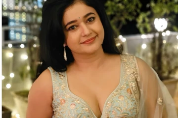 நடிகை பூனம் பஜ்வா அழகிய போட்டோஷூட்