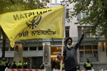 லண்டனில் அடித்து நொறுக்கப்பட்ட சீக்கியரின் வாகனம்... குடும்பத்தினருக்கு மிரட்டல்