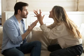 Vastu Tips : வீட்டில் அடிக்கடி சண்டையா? கல் உப்பை இந்த இடத்தில் வைத்தால் போதும்