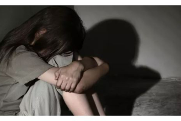 14 வயது சிறுமியை பாலியல் வன்கொடுமை செய்த தந்தை, மகன் : உதவிக்கு வந்த சிறுமிக்கு நடந்த கொடூரம்! - தமிழ்நாடு