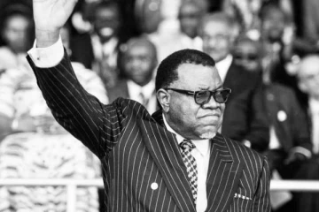 நமீபிய அதிபர் காலமானார்