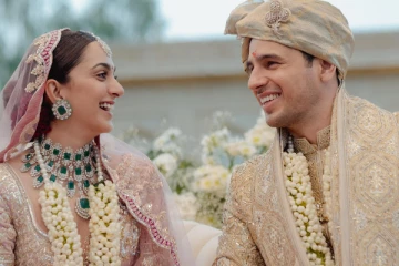 கியாரா அத்வானி கழுத்தில் இருக்கும் தாலி விலை இத்தனை கோடியா! அதிர்ந்த ரசிகர்கள்