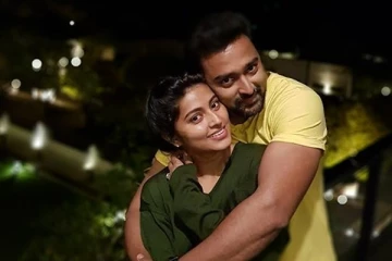 திருமணத்திற்கு முன் டேட்டிங் சென்ற சினேகா! யாரும் பார்த்திராத மிக அரிய புகைப்படம்....லீக் செய்த கணவர்!