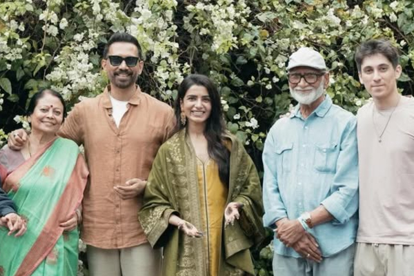 மாமனார், மாமியாருடன் நடிகை சமந்தா.. அழகிய குடும்ப புகைப்படம் | Samantha Raj Nidimoru Family Photo