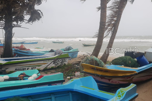 உலுக்கும் சீரற்ற காலநிலை - யாழில் காற்றுடன் தொடர் மழை - ஒருவர் பலி | Heavy Rain Flood Affected Areas In Jafnna Today உலுக்கும் சீரற்ற காலநிலை - யாழில் காற்றுடன் தொடர் மழை - ஒருவர் பலி | Heavy Rain Flood Affected Areas In Jafnna Today