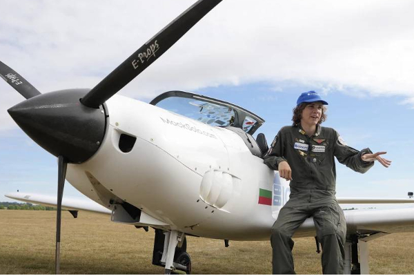 17 வயதில் 52 நாடுகளை தனியாக சுற்றி சாதனை படைத்த சிறுவன் - குவியும் வாழ்த்துக்கள் | 17 Year Old Pilot Sets Record For Solo Flight