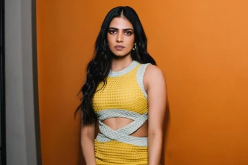 மஞ்சள் உடையில் மாளவிகா மோகனன் லேட்டஸ்ட் போட்டோஷூட்