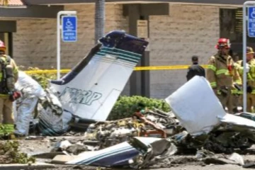 அமெரிக்கா- மெக்சிகோ எல்லை அருகே கோர விபத்து: 15 பேர் பரிதாபமாக பலி!