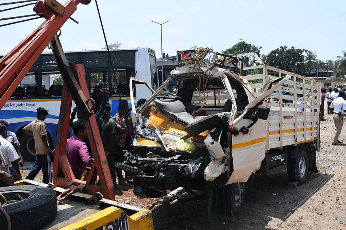 சேலத்தில் பயங்கர விபத்து.., அரசு பேருந்து மோதி 7 பேர் பலி | Accident In Salem 7 Killed In Gov Bus Collision