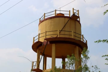 தண்ணீர் தொட்டியில் அழுகிய நிலையில் சடலம்: பொலிஸ் விசாரணை