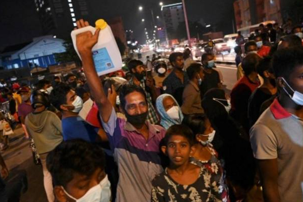 கோட்டாபயவுக்கு எதிராக போராட்டத்தில் இலங்கையின் நட்சத்திர கிரிக்கெட் வீரர்! | Gotabaya Against Protest Cricketer Marven Atapattu