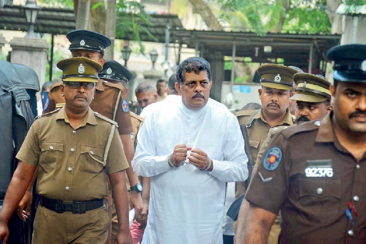 நீதிபதிக்கு இலஞ்சம் கொடுத்த நீதிமன்ற ஊழியர்! சரண குணவர்தன வழக்கில் ஏற்பட்ட திருப்பம்... | Sarana Gunawardena Bribery And Corruption