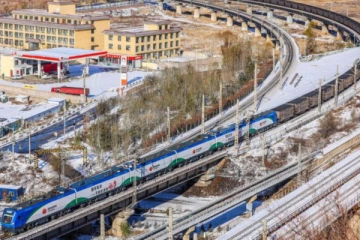 4 கி.மீ தூரம் - 324 Compartments !! அறிமுகமான உலகின் நீளமான ரயில்!! எங்கு செல்கிறது தெரியுமா?