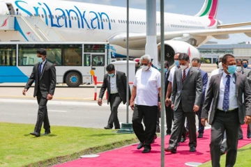 பற்றி எரியும் இலங்கை - மாலைதீவின் பதுங்கியிருந்து பதவி விலக மறுக்கும் கோட்டாபய - இந்திய ஊடகம் தகவல்