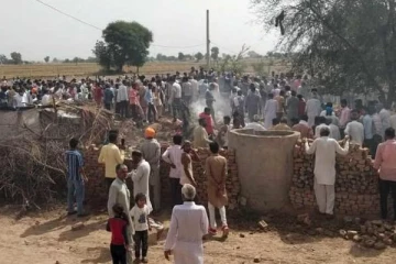 திடீரென விழுந்து நொறுங்கிய இந்திய விமானம்: பொதுமக்கள் மூவர் உயிரிழப்பு (Video)