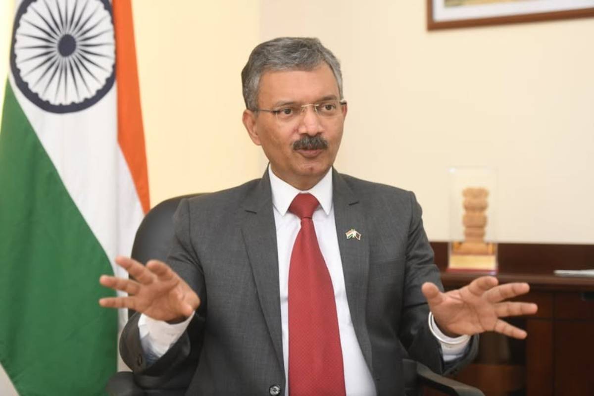 தாக்கப்பட்ட FlyDubai விமானத்தின் விமானி எப்படி இருக்கிறார்? இந்திய தூதர் தகவல் | India Ambassador Says Smit Machchhar Now Stable தாக்கப்பட்ட FlyDubai விமானத்தின் விமானி எப்படி இருக்கிறார்? இந்திய தூதர் தகவல் | India Ambassador Says Smit Machchhar Now Stable