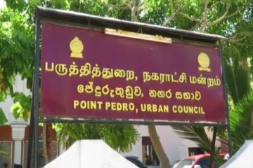 யாழில் நீதிகோரி குடும்பத்தினரோடு வர்த்தகர் கவனயீர்ப்பு போராட்டம்