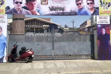 மிரட்டும் கொரோனா ..  வலிமை ரிலிஸ் ஒத்திவைப்பு  :  சோகத்தில் ரசிகர்கள்