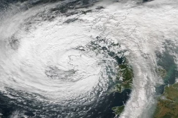 ஜப்பானை அச்சுறுத்த காத்திருக்கும் 'லூபிட்' புயல்